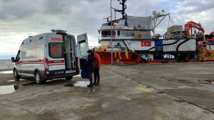 Sinop Açıklarında Gemide Düşen Balıkçı Yaralandı