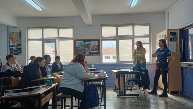 Sinop Emniyeti'ne bağlı ekiplerden öğrencilere trafik eğitimi