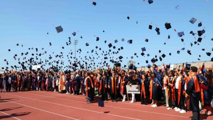 Sinop'ta 3 Kuşak Aynı Törende Mezun Oldu