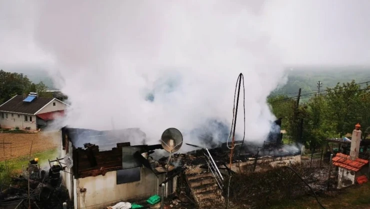 Sinop'ta Ahşap Ev Kullanılamaz Hale Geldi