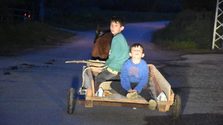 Derme Çatma Eşek Arabasıyla Tehlikeli Yolculuk