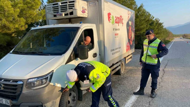 Sinop'ta Kış Lastiği Denetimi