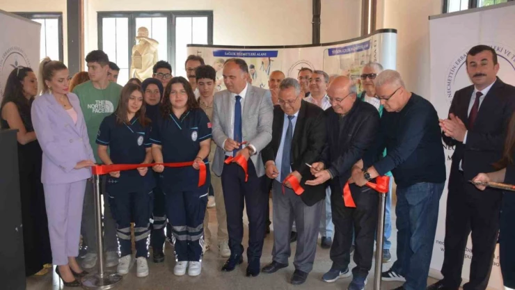 Sinop'ta Liseli Öğrencilerden Yıl Sonu Sergisi