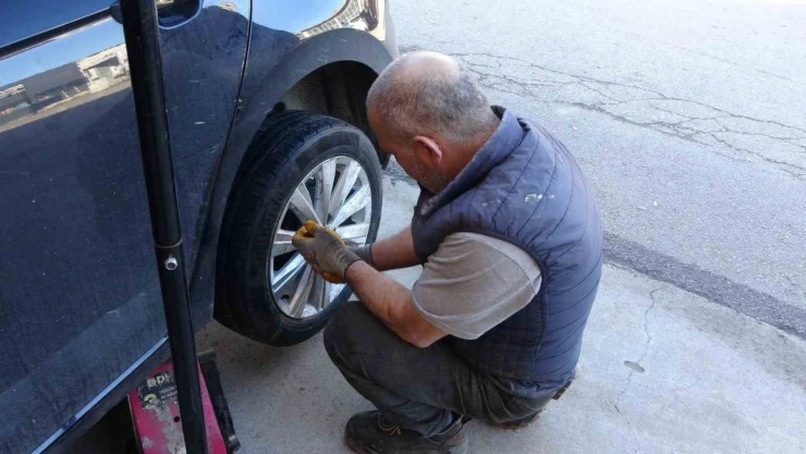 Sinop'ta Otomobiller Kışa Hazırlanıyor