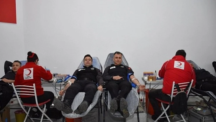 Sinop'ta Polisten Kan Bağışı