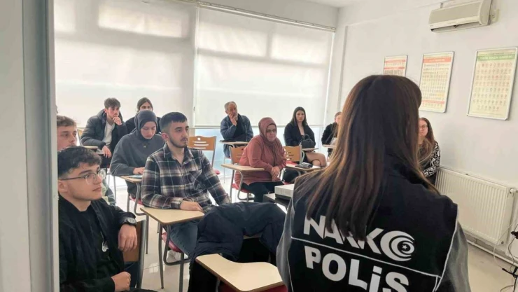 Kursiyerlere Narkotik Eğitimi