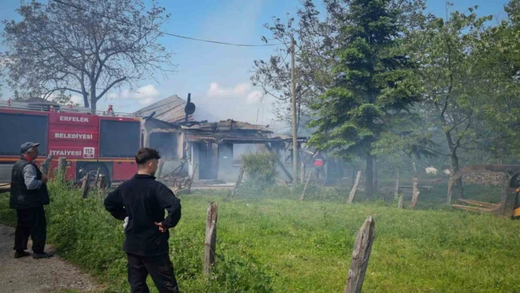 Sinop'ta Tek Katlı Evde Yangın