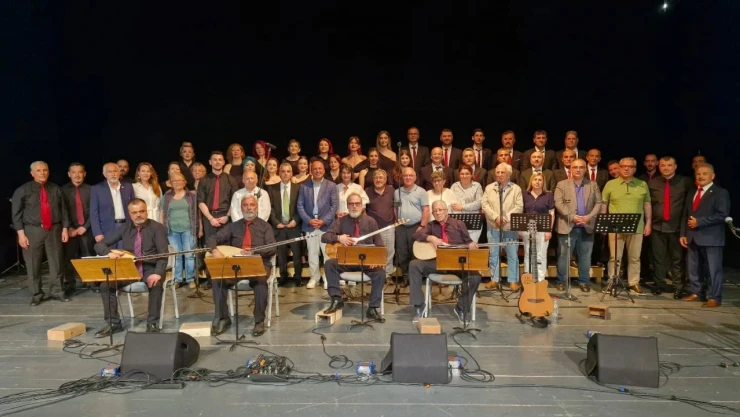 Sinop'ta Türk Halk Müziği Gecesi Unutulmaz Anlara Sahne Oldu