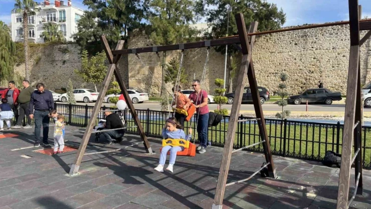 Sinoplular Güneşin Tadını Çıkardı