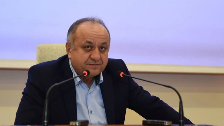 'Sırf oyunbozan olmamak için katılıyorum'