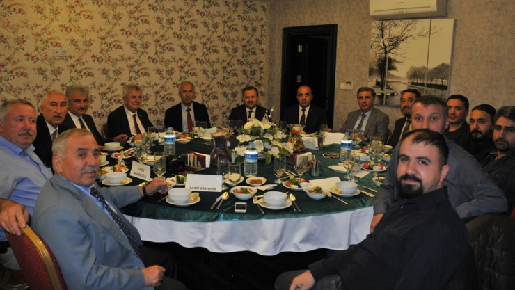 Siyaset, iş dünyası ve basın iftarda buluştu