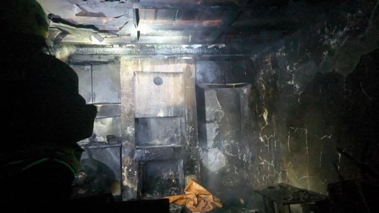 Sobadan Çıkan Yangın Evin İçini Küle Çevirdi