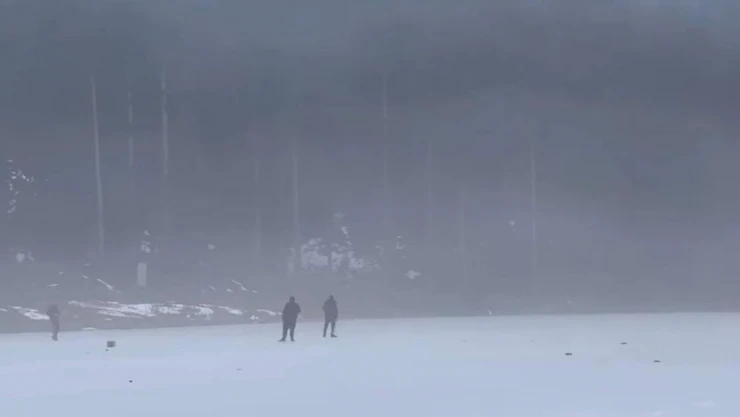 Soğuk Hava Nedeniyle Gölet Dondu