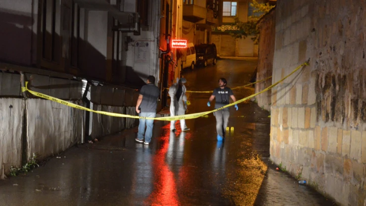 Sokak ortasında silahlı saldırı 1 AĞIR YARALI