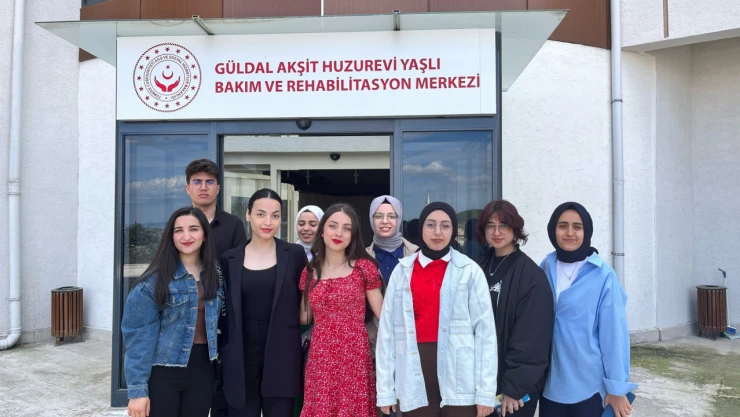 Sosyal Bilimler Topluluğu'ndan Huzurevi'ne Ziyaret