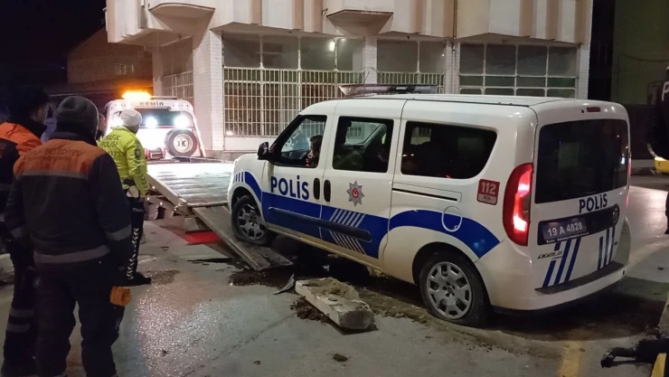 Şüpheli Araç Kovalayan Polis Otosu Kaza Yaptı