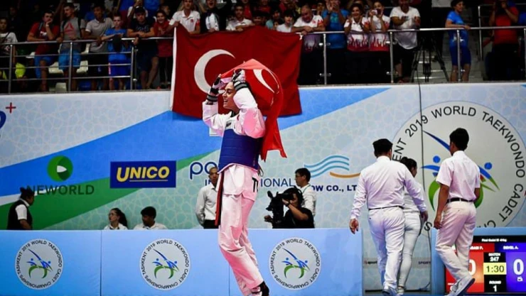 Taekwondo İl Temsilcisinden Dünya Şampiyonuna Tebrik