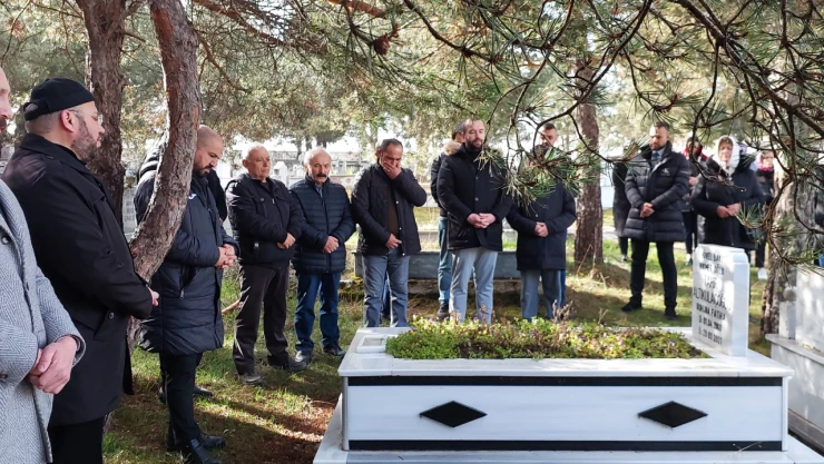 Tahir Altıkulaçoğlu Mezarı Başında Anıldı