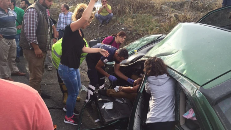 Takla atan otomobilde can pazarı: 5 yaralı