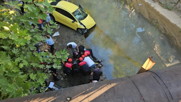 Taksi Yayaların Arasına Daldı: 1 Ölü, 4 Yaralı