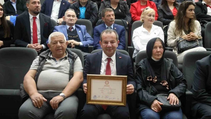 Tanju Özcan Mazbatasını Aldı