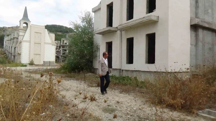 Atıl Kalan Burj Al Babas Projesi İçin Özcan'dan Teklif