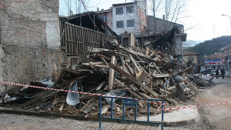 Tarih zamana ve bakımsızlığa yenildi