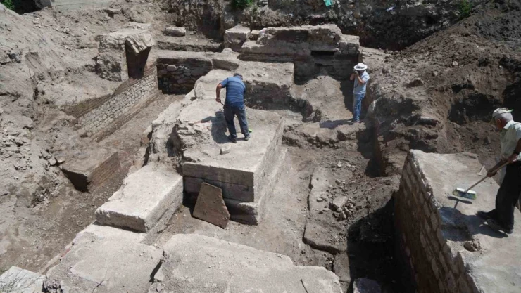 Tarihi Hamamın Bulunduğu İnşaat Kazısında Hummalı Çalışma