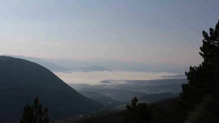 Tarihi İlçe Sis Tabakası Altında Kaldı