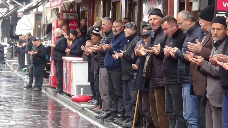Kar Yağışına Rağmen Gelenek Bozulmadı