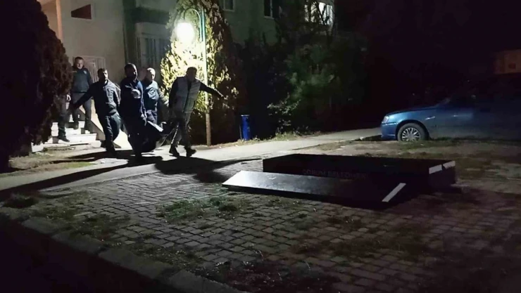 Tartıştığı Arkadaşını Bıçaklayarak Öldürdü