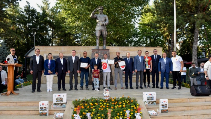 Taşköprü'de En İyi Sarımsak Üreticileri Ödüllendirildi