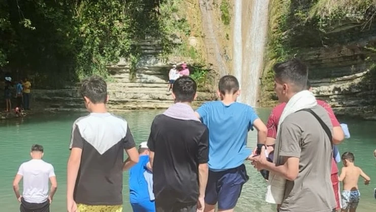 Tatlıca Şelalelerinde Gönüllerince Eğlendiler