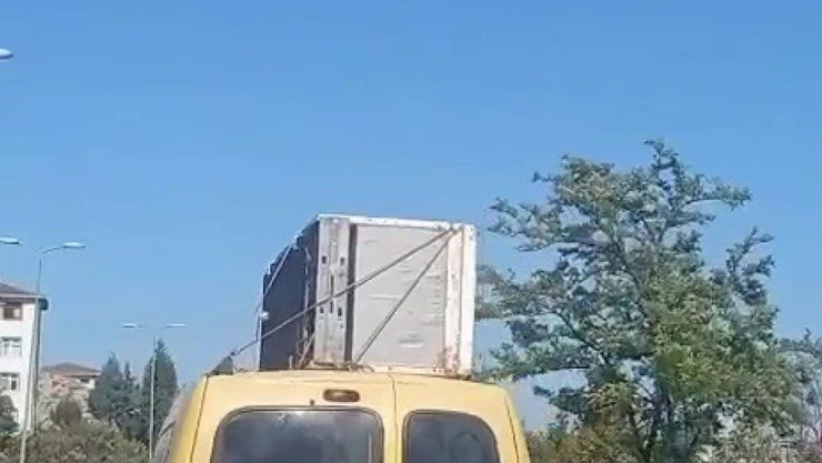Tavanında Buzdolabı Taşıyan Araca 2 Bin 72 TL Para Cezası Kesildi