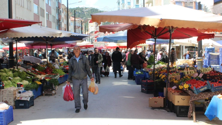 'Taze meyve sebze pazarda'