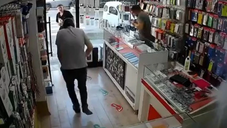 Telefondan Çıkartılan Batarya Patladı!