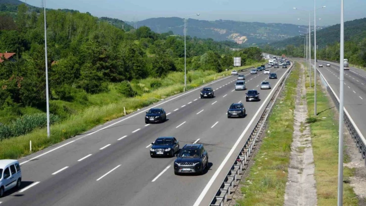 TEM Otoyolu'nda Bayram Yoğunluğu