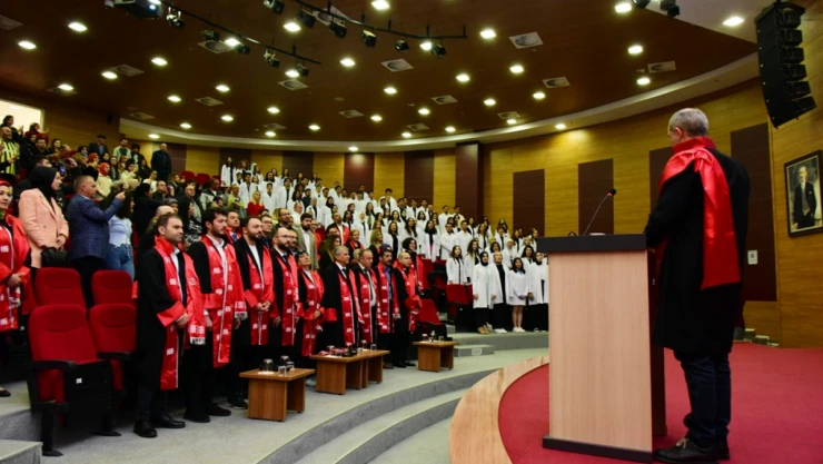 Tıp Fakültesi'nde beyaz önlük giyme heyecanı