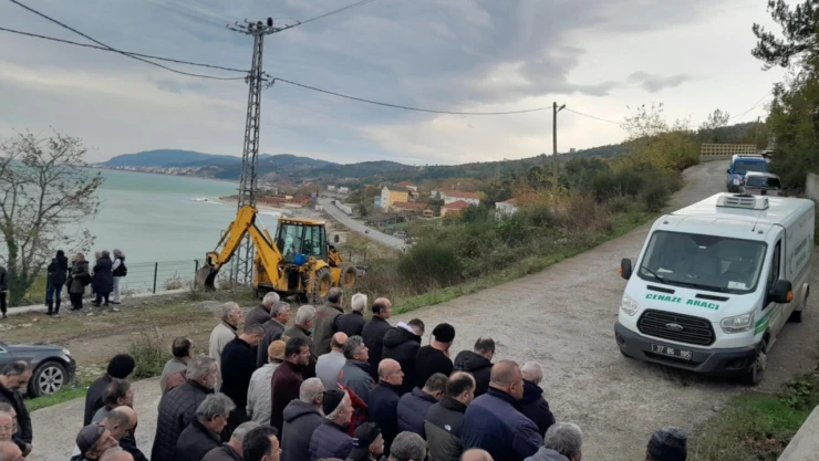 Tır Çarpması Sonucu Ölen Yaşlı Adam Toprağa Verildi