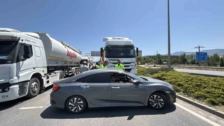 Tır, Otomobili 60 Metre Sürükledi