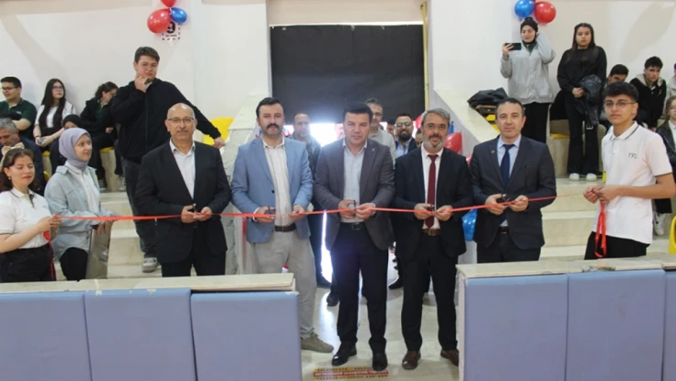 Tosya'da TÜBİTAK Bilim Fuarı Açıldı