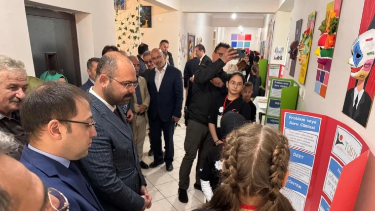 Tosya Öğrencileri, Tübitak 4006 Bilim Fuarında Yaratıcılıklarını Sergiledi