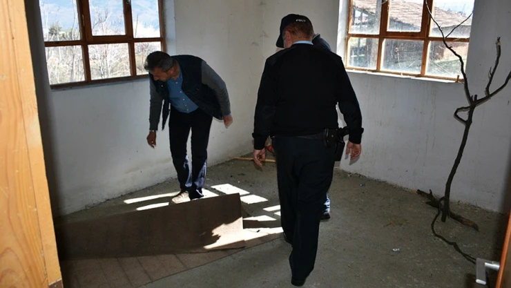 Tosya'da metruk binalar didik didik arandı