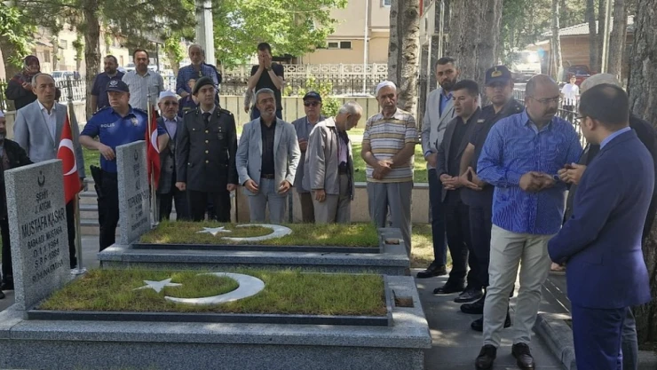 Tosyalı Şehit Kabri Başında Anıldı