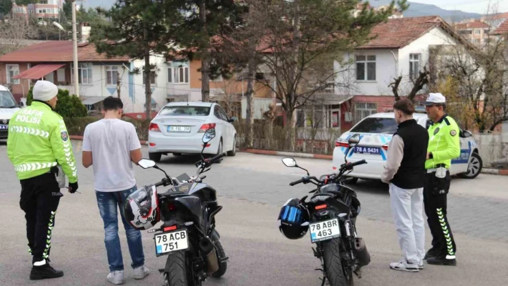 Motosiklet Sürücülerine 11 Bin 467 TL Para Cezası