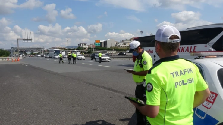 Trafik Polisi Ekiplerince 1 Milyon 896 Bin 66 Araç Denetlendi