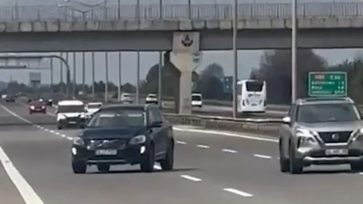 Trafikte Geri Geri Giden Sürücü Tehlike Saçtı