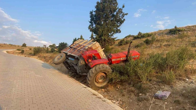 Traktör Altında Kalan Sürücü Hayatını Kaybetti