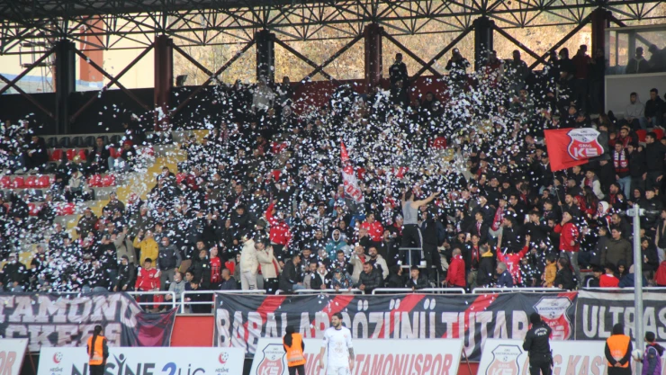 Tribünler Boş, Coşku Hoş