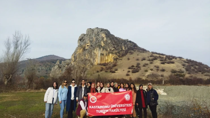 Kü Öğrencileri Doğa Kamplarını Sürdürüyor